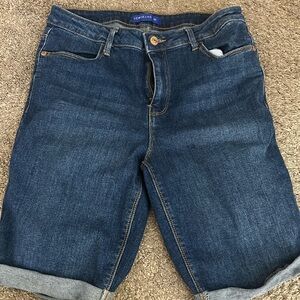 Denim Shorts with pockets (front and back)